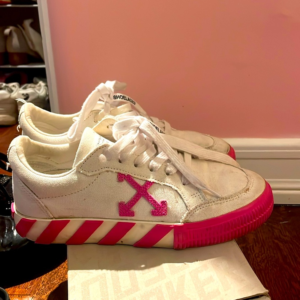 Off white sneakers pink!!
